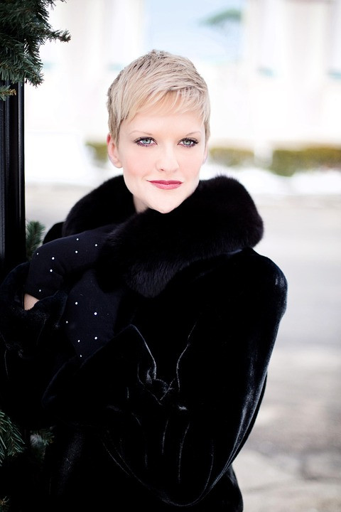 קטע סקסי מספר: קריאה סצנה אינטימית מתוך "האדון" של קרסלי קול